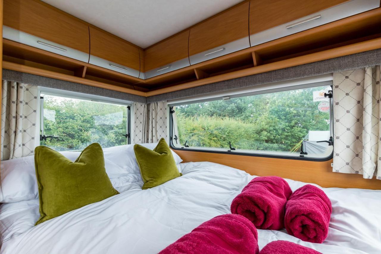Cosy Caravan On Luxury Campsite Hulme End Buitenkant foto